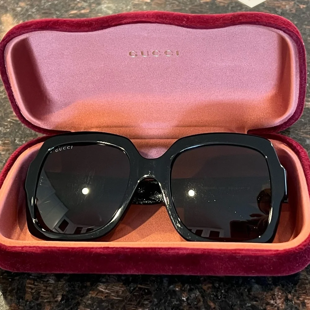 Gucci Black and Green Square Sunglasses - Picture 2 of 7